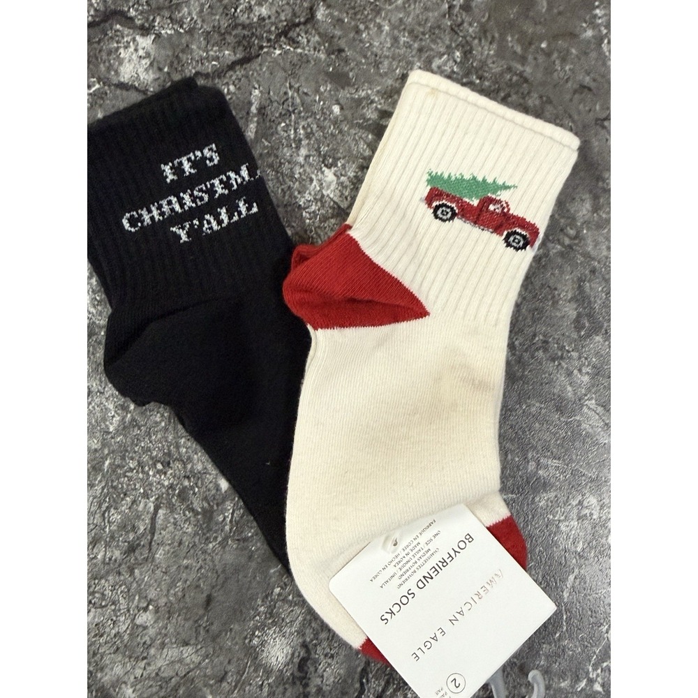 American Eagle Womens 2pr Boyfriend Socks Christmas Theme One Size